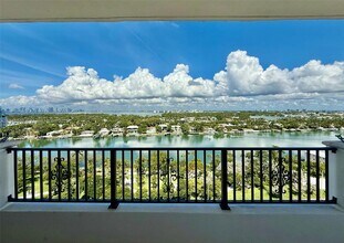 6422 Collins Ave in Miami Beach, FL - Building Photo - Building Photo