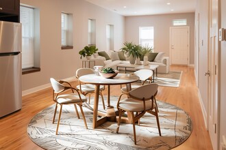 1929 W Montrose Ave, Unit 1S in Chicago, IL - Foto de edificio - Building Photo