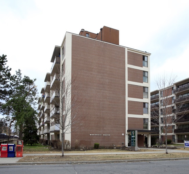 56 Thorncliffe Park Dr in Toronto, ON - Building Photo - Building Photo