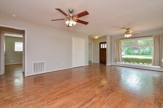 10050 Haddington Dr in Houston, TX - Building Photo - Building Photo