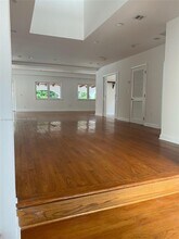 527 SW 20th Rd in Miami, FL - Building Photo - Building Photo