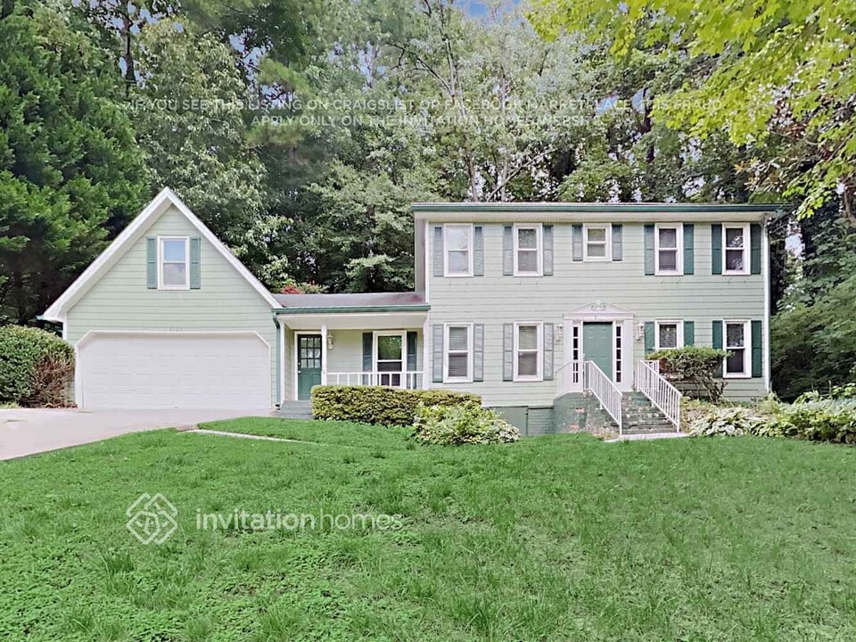 2729 E Sudbury Ct in Atlanta, GA - Building Photo
