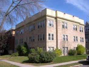 2706 N Frederick Ave in Milwaukee, WI - Foto de edificio - Building Photo