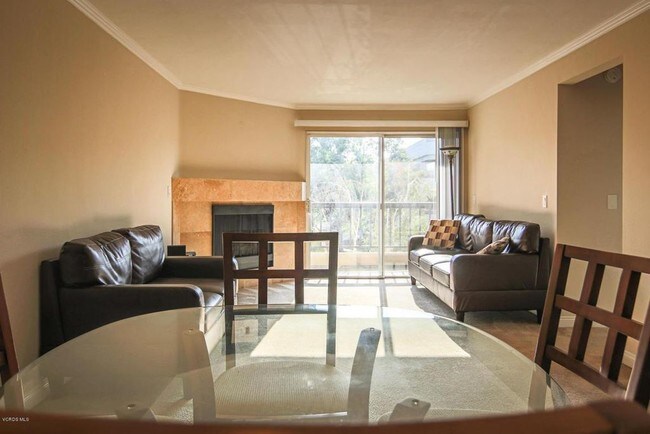 5510 Owensmouth Ave-Unit -209 in Los Angeles, CA - Building Photo - Building Photo
