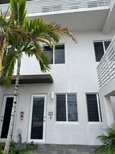 10250 NW 66th St in Doral, FL - Building Photo - Building Photo