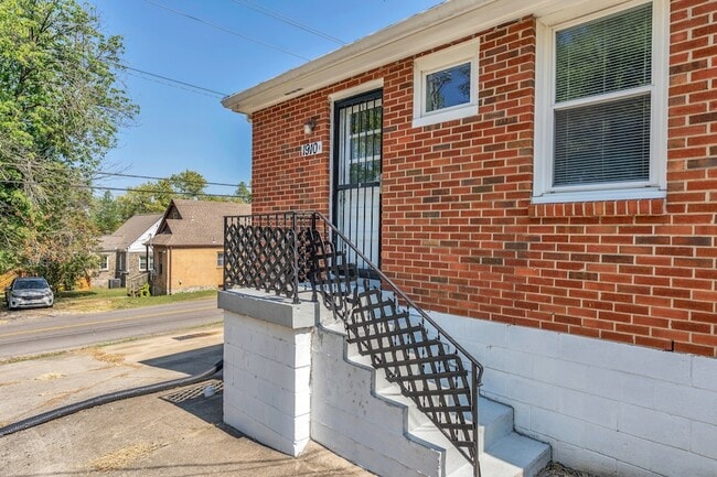 1910 Riverside Dr in Nashville, TN - Building Photo - Building Photo