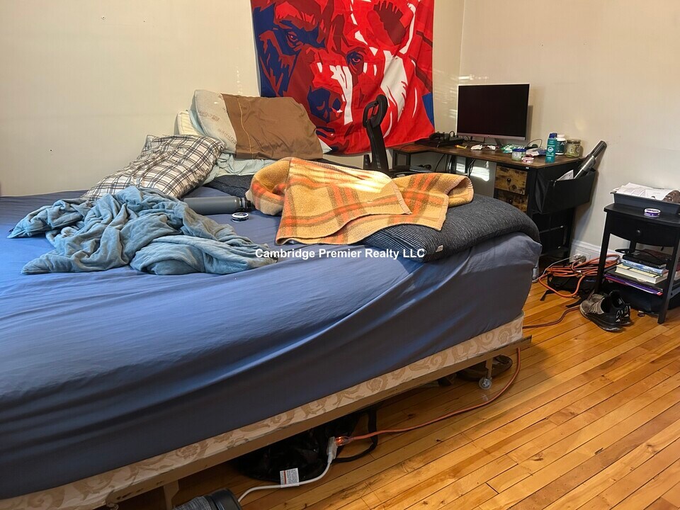 12 Fairfax St, Unit 2 in Somerville, MA - Building Photo