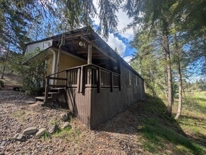 1271 Pease Rd in Usk, WA - Building Photo - Building Photo