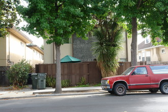 710 N Claremont St in San Mateo, CA - Building Photo - Building Photo