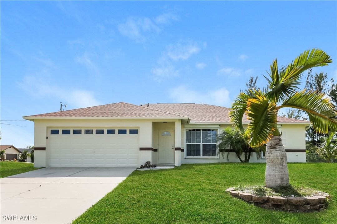2614 SW 2nd Pl in Cape Coral, FL - Building Photo