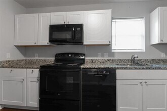 3621 Mainer St in Houston, TX - Foto de edificio - Building Photo