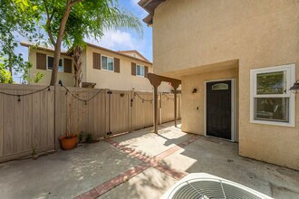 10341 Canoga Ave in Chatsworth, CA - Building Photo - Building Photo