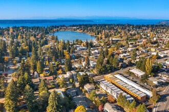 15610 8th Ave SW, Unit 103 in Burien, WA - Foto de edificio - Building Photo