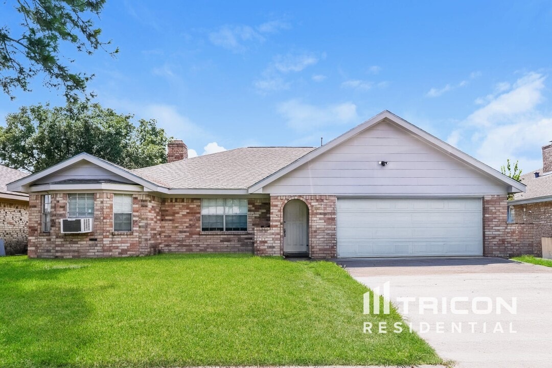 4422 Ponca St in Pasadena, TX - Building Photo