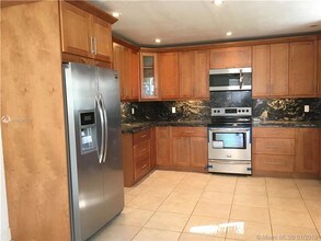 7265 SW 167th St in Palmetto Bay, FL - Building Photo - Building Photo