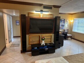 5401 NW 2nd Ave in Boca Raton, FL - Building Photo - Building Photo