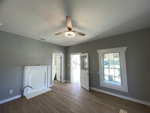 214 Treymore Ave NW in Huntsville, AL - Foto de edificio - Building Photo