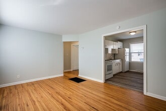 Meadowlark Apartments in Wichita, KS - Foto de edificio - Building Photo