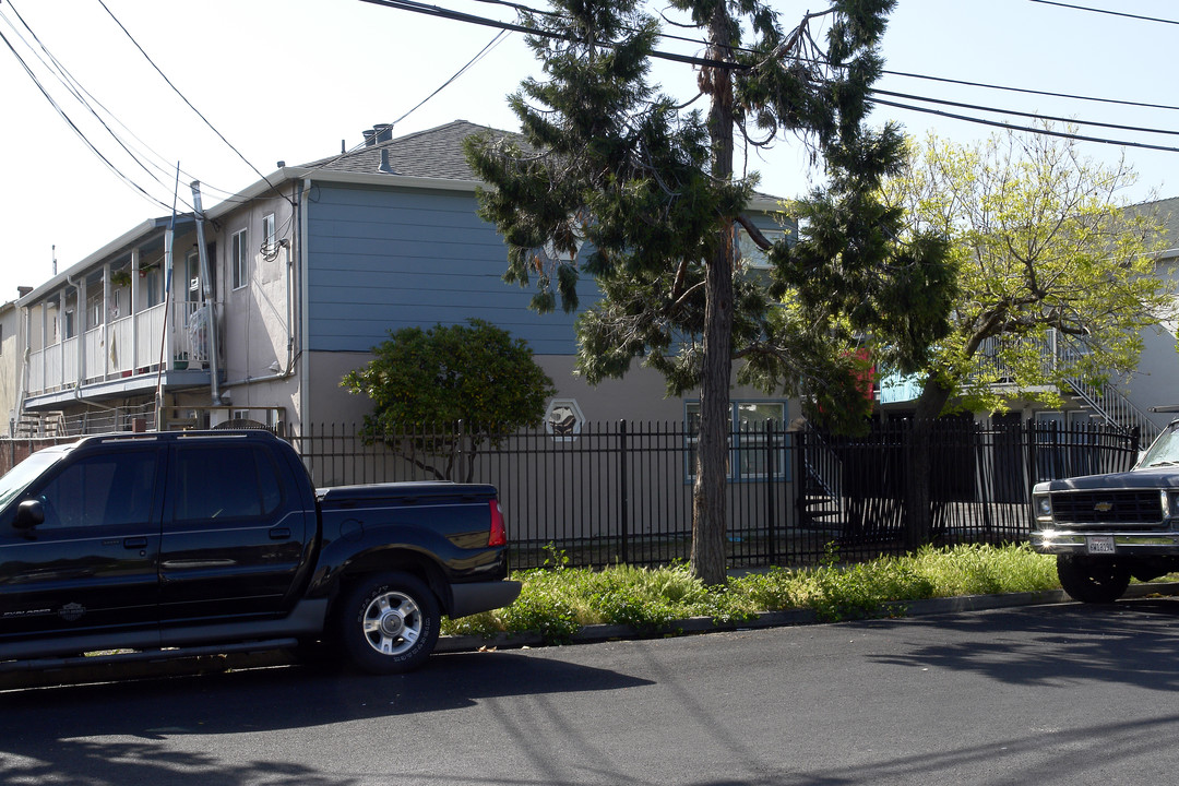 622 Manzanita St in Redwood City, CA - Building Photo