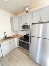 1209 Carlyle St, Unit A in Klamath Falls, OR - Foto de edificio - Building Photo
