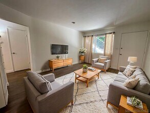 2254 Garnet Ave in San Diego, CA - Building Photo - Building Photo