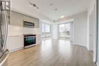 25 Holly St in Toronto, ON - Building Photo - Building Photo