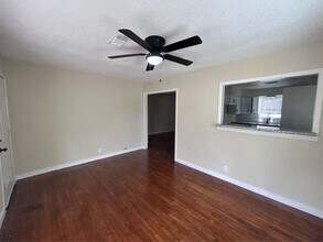 7918 Woodlyn Rd in Houston, TX - Building Photo - Building Photo