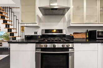 21487 Encina Rd in Topanga, CA - Foto de edificio - Building Photo