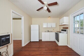 212 E Hillcrest Dr in Springfield, TN - Building Photo - Building Photo