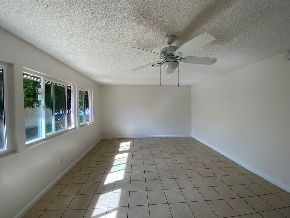881 Evergreen St in Hemet, CA - Foto de edificio