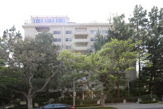 Beverly Oakhurst Apartments in Beverly Hills, CA - Building Photo - Building Photo