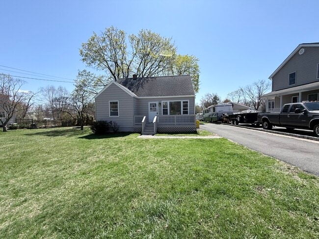 26 Orchard Ave in Pennington, NJ - Building Photo - Building Photo