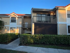 5621 Riverside Dr in Coral Springs, FL - Building Photo