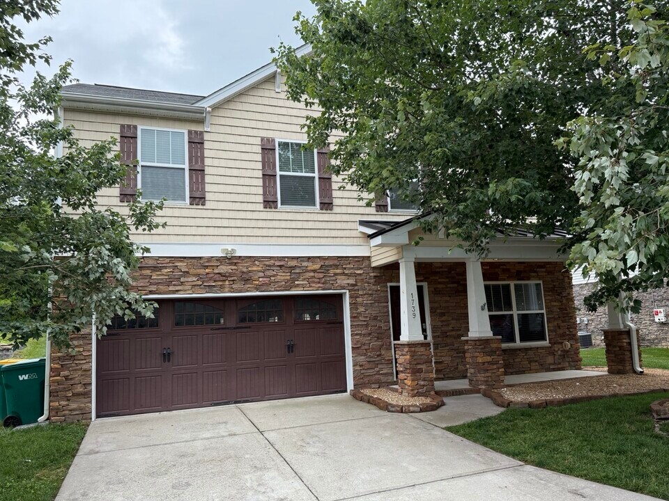 1739 Havenbrook Ct in Clemmons, NC - Building Photo