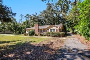 106 Dixie Dr in Tallahassee, FL - Building Photo