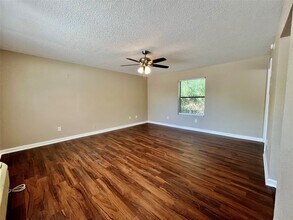 701 W Sycamore St, Unit 104 in Denton, TX - Building Photo - Building Photo