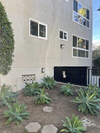 1045 N Edinburgh Avenue Apartments in West Hollywood, CA - Foto de edificio - Building Photo