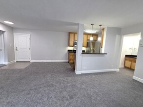 10982 Roebling Ave, Unit 464 in Los Angeles, CA - Foto de edificio - Building Photo