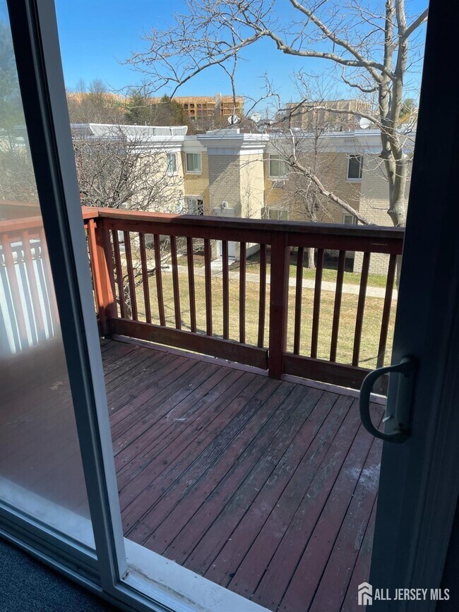 5 Lake Ave in East Brunswick, NJ - Building Photo - Building Photo