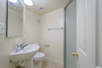 611 Otis Pl NW in Washington, DC - Building Photo - Building Photo