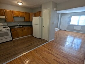 215 Blake St in New Haven, CT - Building Photo - Building Photo