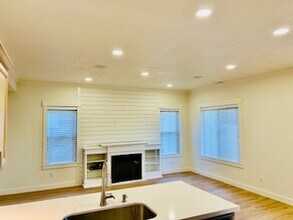 6754 950 E in Midvale, UT - Building Photo - Building Photo