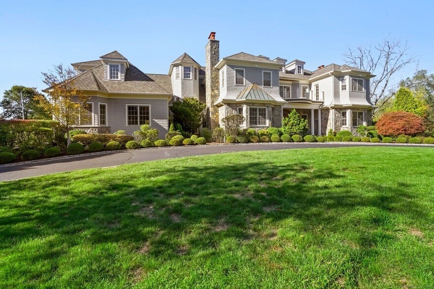 355 Greens Farms Rd in Westport, CT - Building Photo