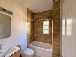 2117 W Dekle Ave in Tampa, FL - Building Photo - Building Photo