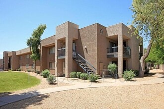 3810 N Maryvale Pkwy in Phoenix, AZ - Building Photo - Building Photo