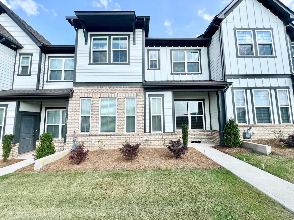5811 Clear Creek Ln in Charlotte, NC - Building Photo