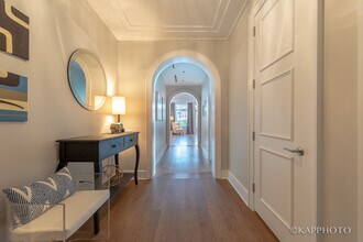 118 E Erie St, Unit 15A in Chicago, IL - Building Photo - Building Photo