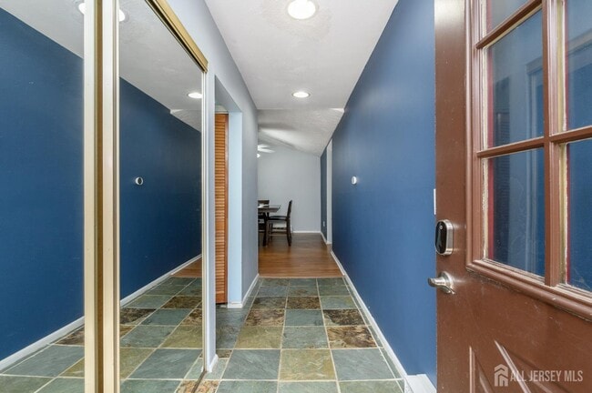 15 South Ct in Clinton, NJ - Building Photo - Building Photo