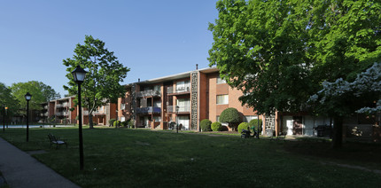 Dwell Apartments in Richmond, VA - Building Photo - Building Photo