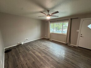 946 Hutchinson Dr in Colorado Springs, CO - Building Photo - Building Photo